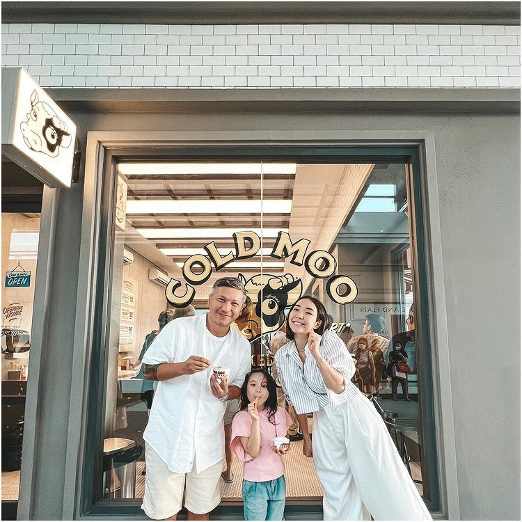 Bocah imut di iklan susu berbaju kuning ini kini sukses jadi artis, begini 11 potret terbarunya