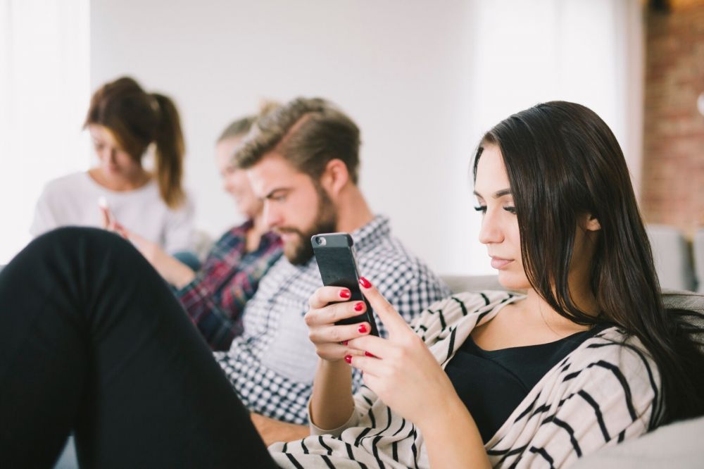 50 Kata-kata keren buat status WA, IG, dan FB terbaru 2025, timeline kamu jadi makin aesthetic