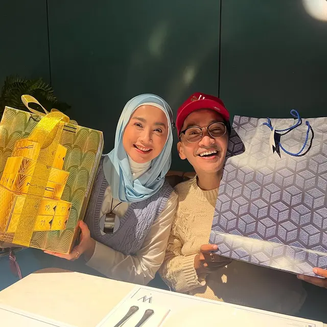 Akui cuma sahabatan, intip 9 potret kedekatan Ruben Onsu dan Desy Ratnasari