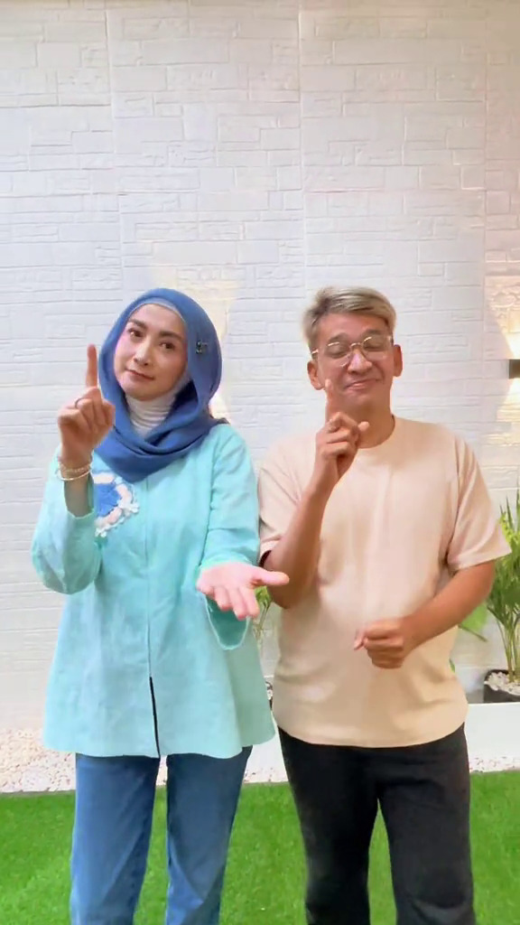 Akui cuma sahabatan, intip 9 potret kedekatan Ruben Onsu dan Desy Ratnasari