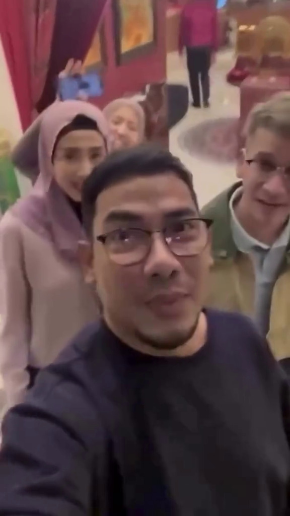 Akui cuma sahabatan, intip 9 potret kedekatan Ruben Onsu dan Desy Ratnasari