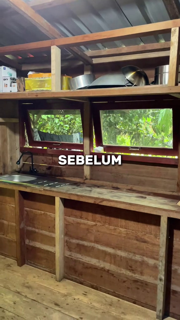 Awalnya tampak biasa, 9 potret dapur kayu usai dimakeover kecil-kecilan ini kayak tempat masak di vila