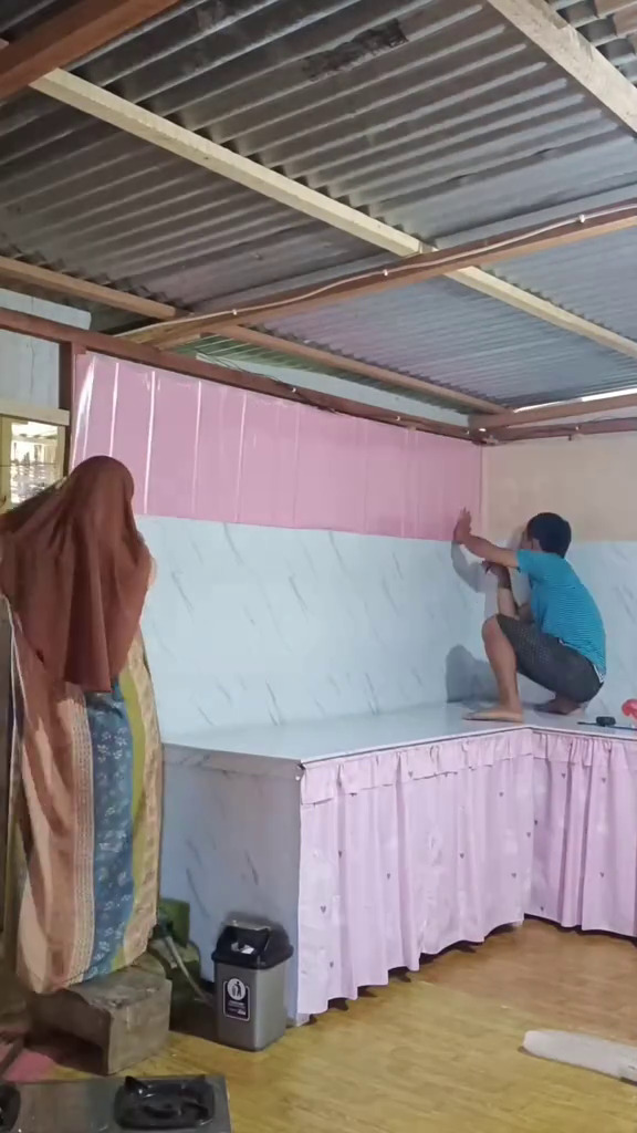 9 Potret makeover dapur triplek jadi serba pink ini bukti nyaman dan estetik tak harus mewah