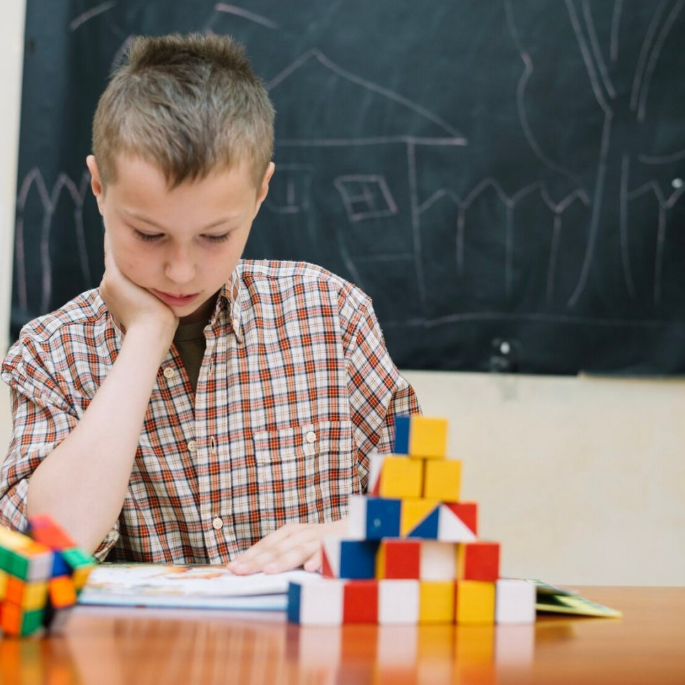 Cara mudah memahami jaring-jaring kubus: fokus pada alas dan tutup, lengkap dengan contoh soalnya