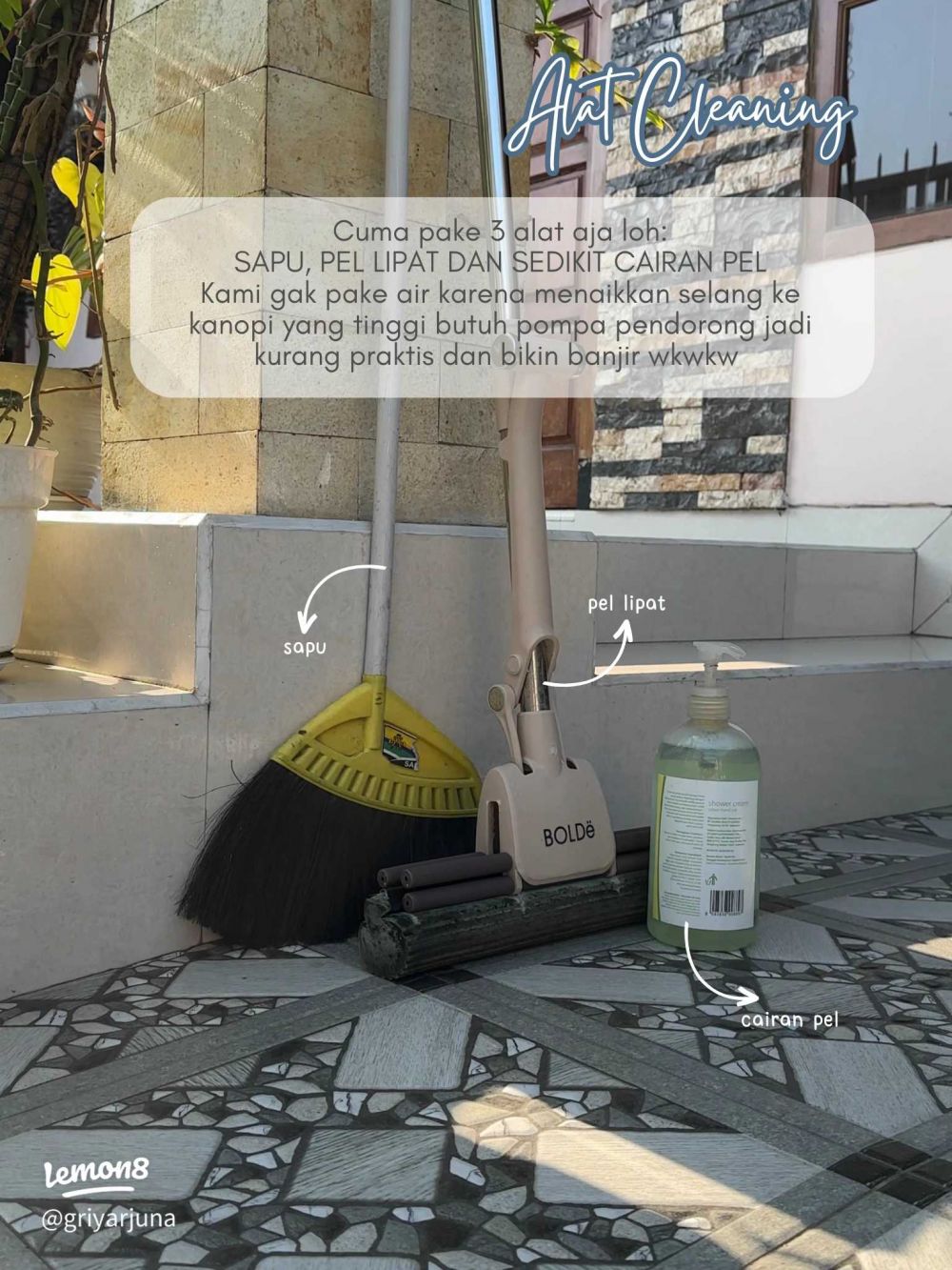 Atap teras jadi terang lagi, begini cara bersihkan kanopi kaca dekil cuma pakai 1 bahan pembersih