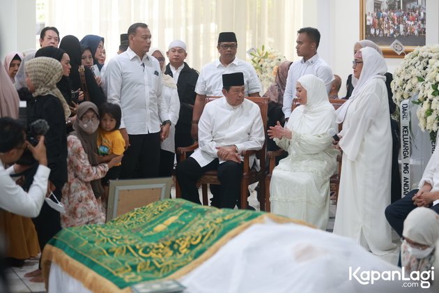 Momen 9 pesohor Tanah Air melayat untuk Titiek Puspa, Inul Daratista ungkapkan kehilangan pilu