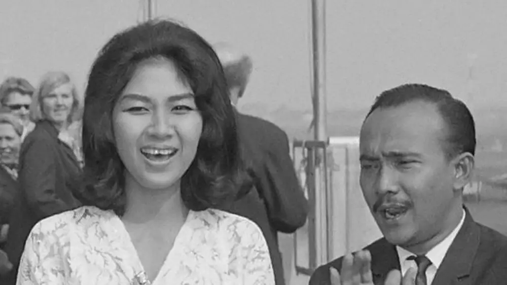 9 Momen kenangan Titiek Puspa masa ke masa, dari guru TK hingga jadi penyanyi kesayangan Soekarno