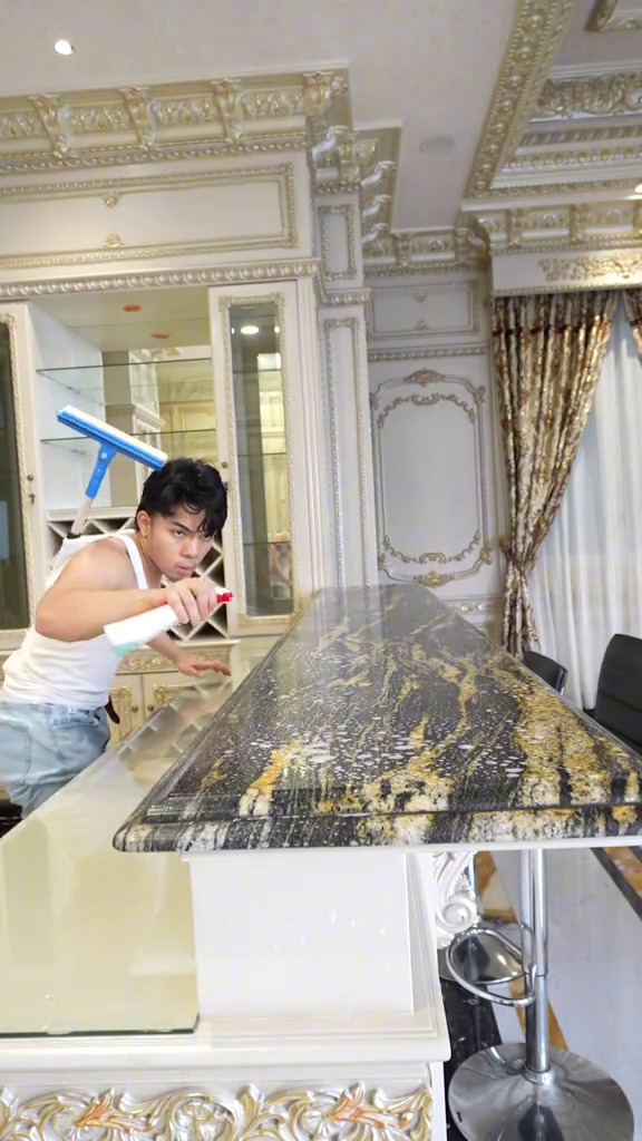 Rumah barunya ditaksir Rp120 M, intip 9 potret dapur Saaih Halilintar dekorasinya mewah bak istana