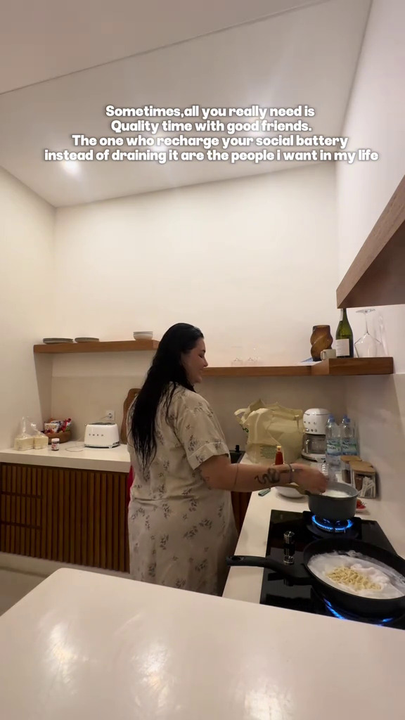 Dulu ngontrak kini punya rumah sendiri, intip 7 potret dapur baru Talitha Curtis apik bergaya Japandi