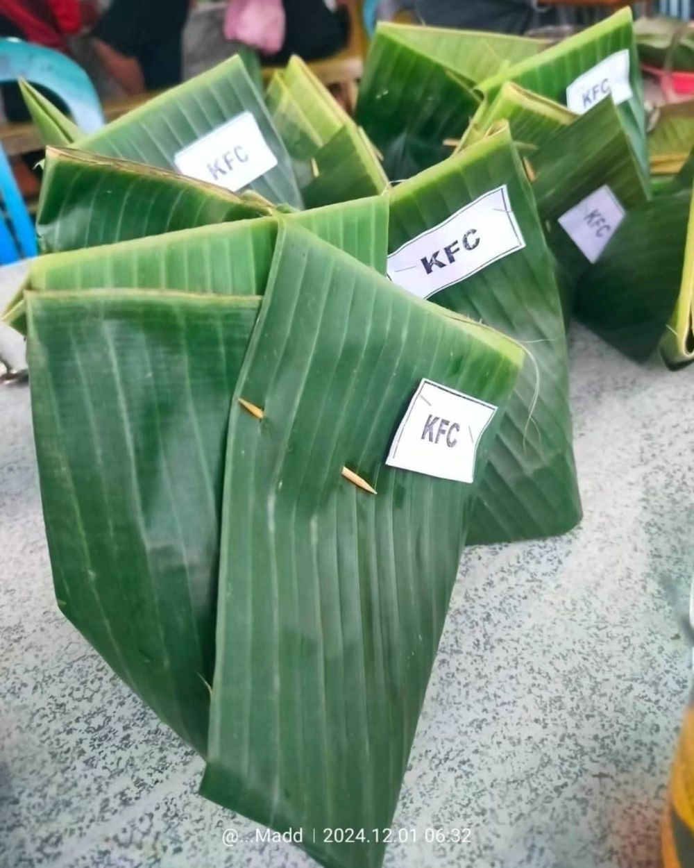 11 Potret lucu ketika dibawain bekel sama bapak ini bentuknya bikin nggak semangat makan