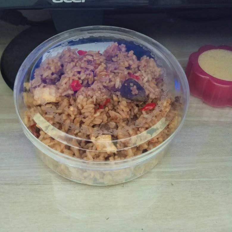 11 Potret lucu ketika dibawain bekel sama bapak ini bentuknya bikin nggak semangat makan