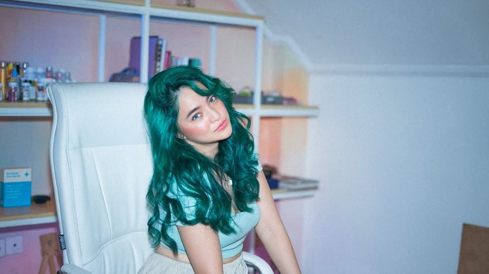 9 Potret Marshanda tampil fresh dan unik dengan rambut hijau ngejreng