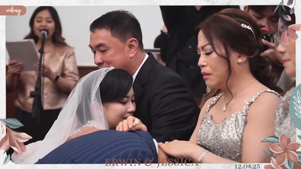 Menikah dengan cinta pertama, ini 9 momen pemberkatan pernikahan Jessica Jane dan Erwin Phang