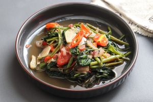 9 Resep tumis kangkung yang enak, praktis, dan cocok untuk menu sehari-hari
