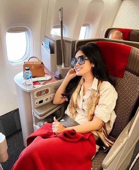 Bocah foto bareng Titiek Puspa kini vakum dari artis, jadi sosialita, circle-nya Syahrini, 9 potretnya