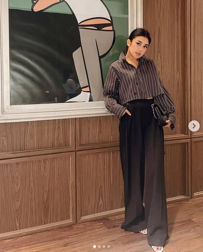 Bocah foto bareng Titiek Puspa kini vakum dari artis, jadi sosialita, circle-nya Syahrini, 9 potretnya