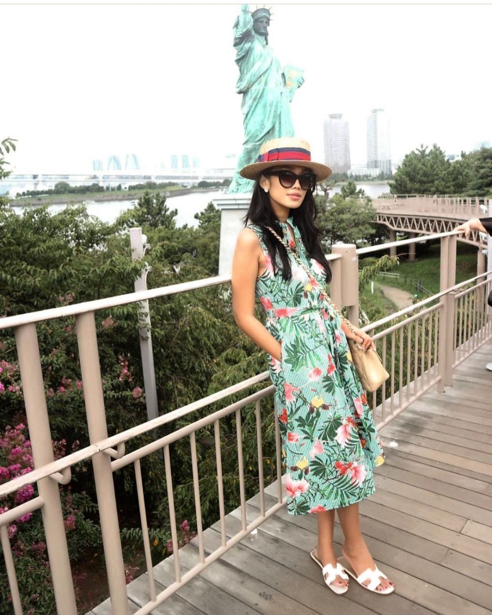 Bocah foto bareng Titiek Puspa kini vakum dari artis, jadi sosialita, circle-nya Syahrini, 9 potretnya