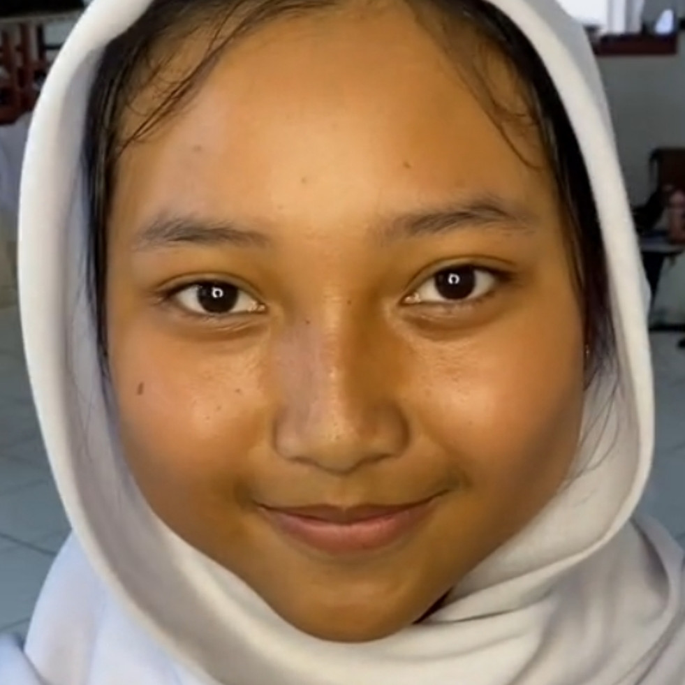 Ujian praktik menikah, Transformasi siswi SMA di makeup ala pengantin Sunda ini hasilnya panen pujian
