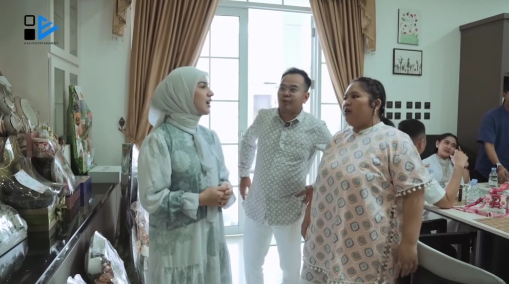 Irish Bella tempati rumah baru megah usai dinikah Haldy Sabri, 9 potretnya, garasi bak showroom mobil