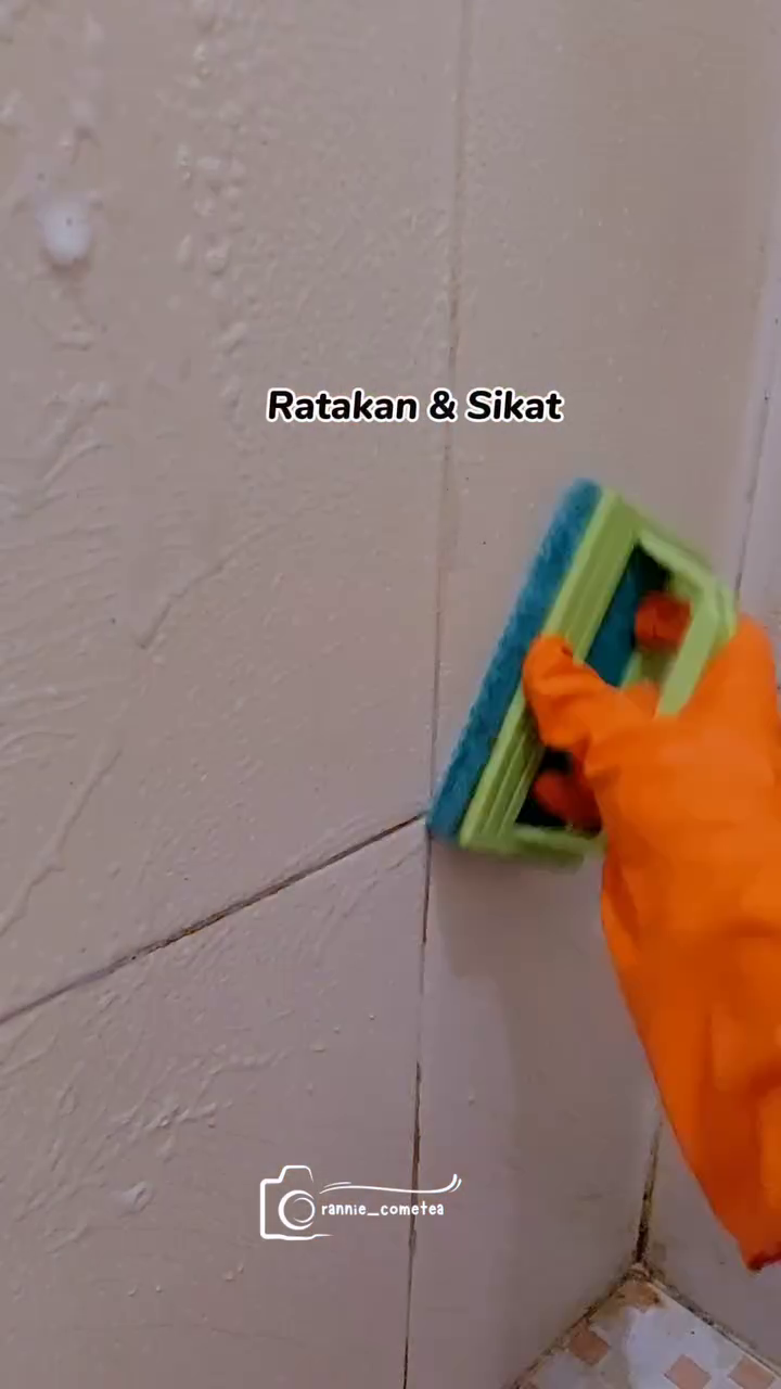 Trik bersihkan keramik kamar mandi licin jadi kesat dan wangi, andalkan 3 bahan dapur