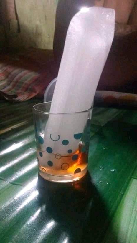 9 Potret lucu orang minum pakai es batu ini bikin rasa haus dan panas jadi insecure