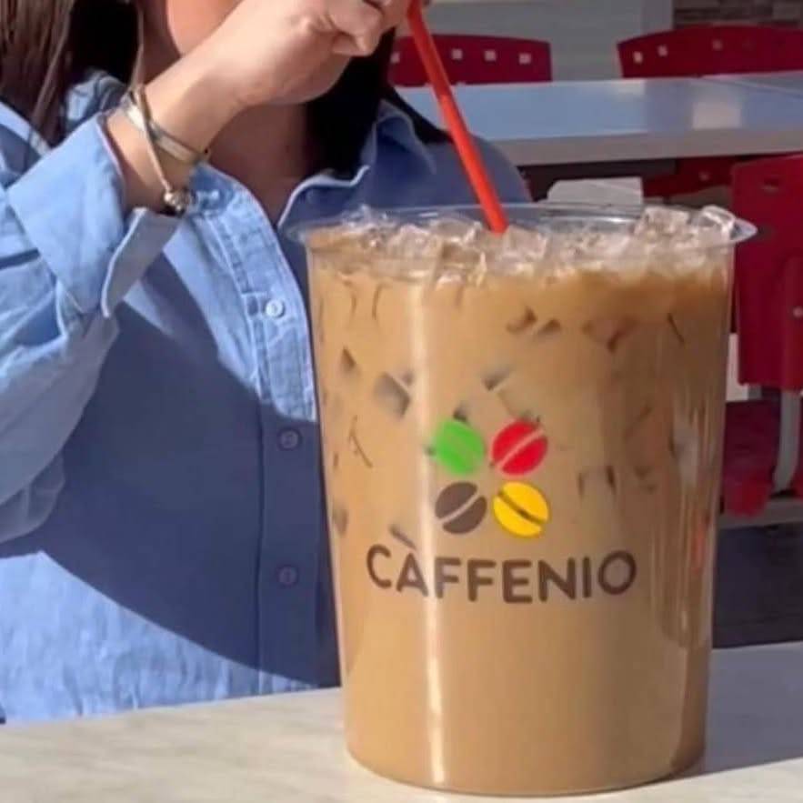 9 Potret lucu orang minum pakai es batu ini bikin rasa haus dan panas jadi insecure