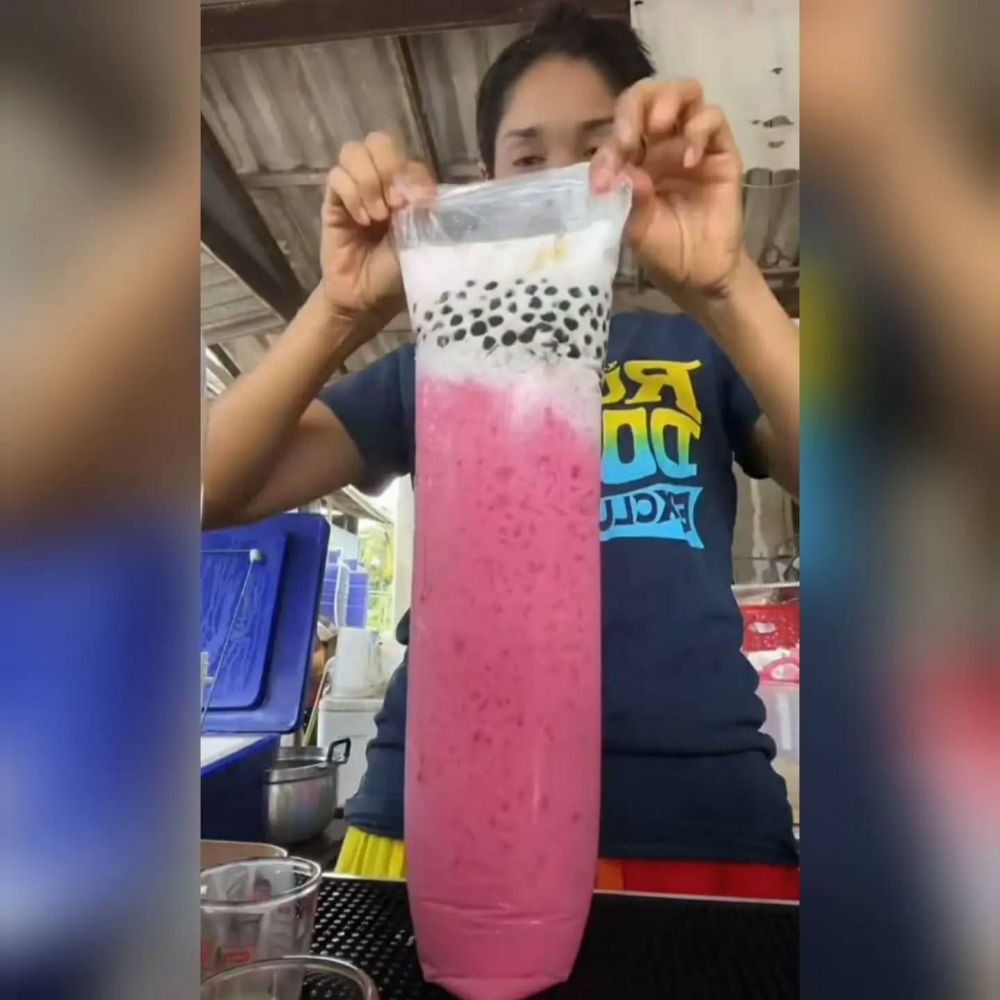 9 Potret lucu orang minum pakai es batu ini bikin rasa haus dan panas jadi insecure