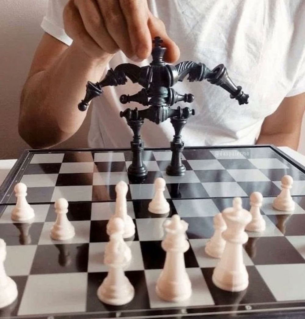 11 Potret lucu orang main catur ini aksinya kelewat nyeleneh, Magnus Carlsen geleng kepala melihatnya