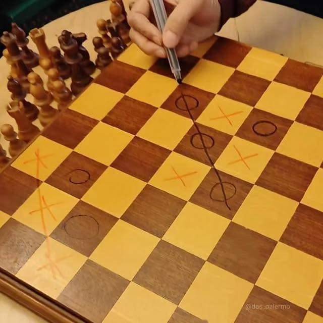 11 Potret lucu orang main catur ini aksinya kelewat nyeleneh, Magnus Carlsen geleng kepala melihatnya