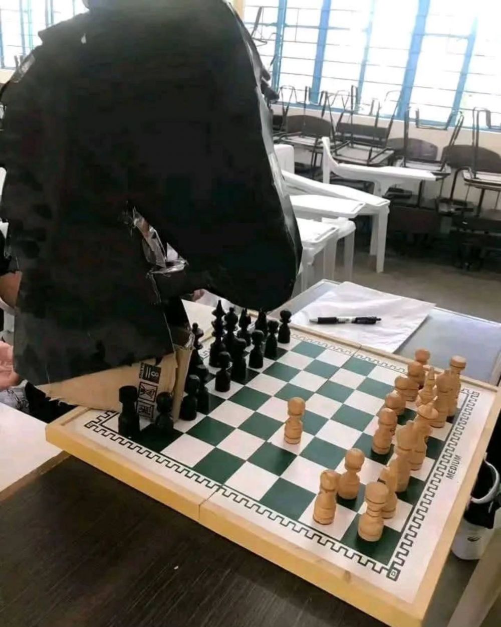 11 Potret lucu orang main catur ini aksinya kelewat nyeleneh, Magnus Carlsen geleng kepala melihatnya