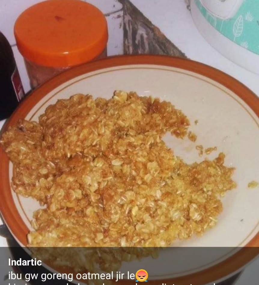 10 Potret lucu campuran telur goreng ini bikin nafsu makan auto hilang, absrud dan antimainstream