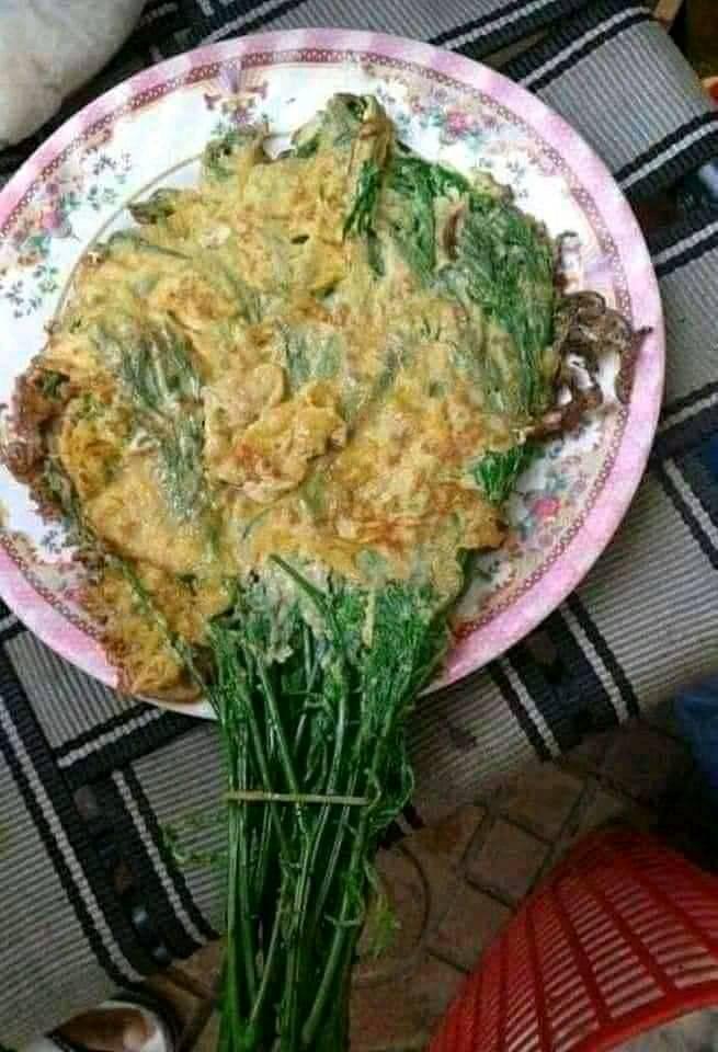 10 Potret lucu campuran telur goreng ini bikin nafsu makan auto hilang, absrud dan antimainstream