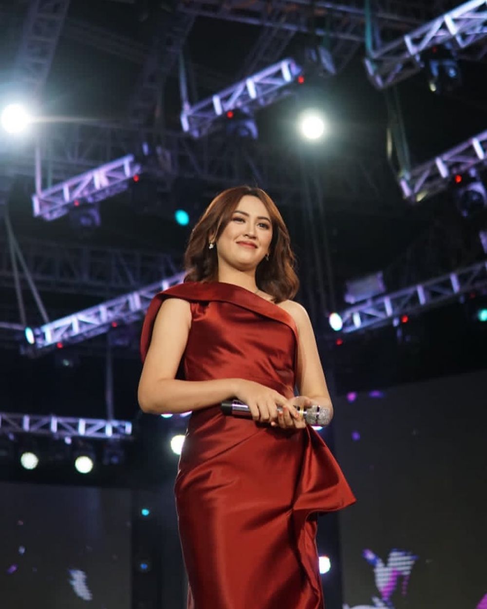 Anak manis berambut keriting ini sukses jadi biduan koplo top, kini kian glowing, 11 transformasinya