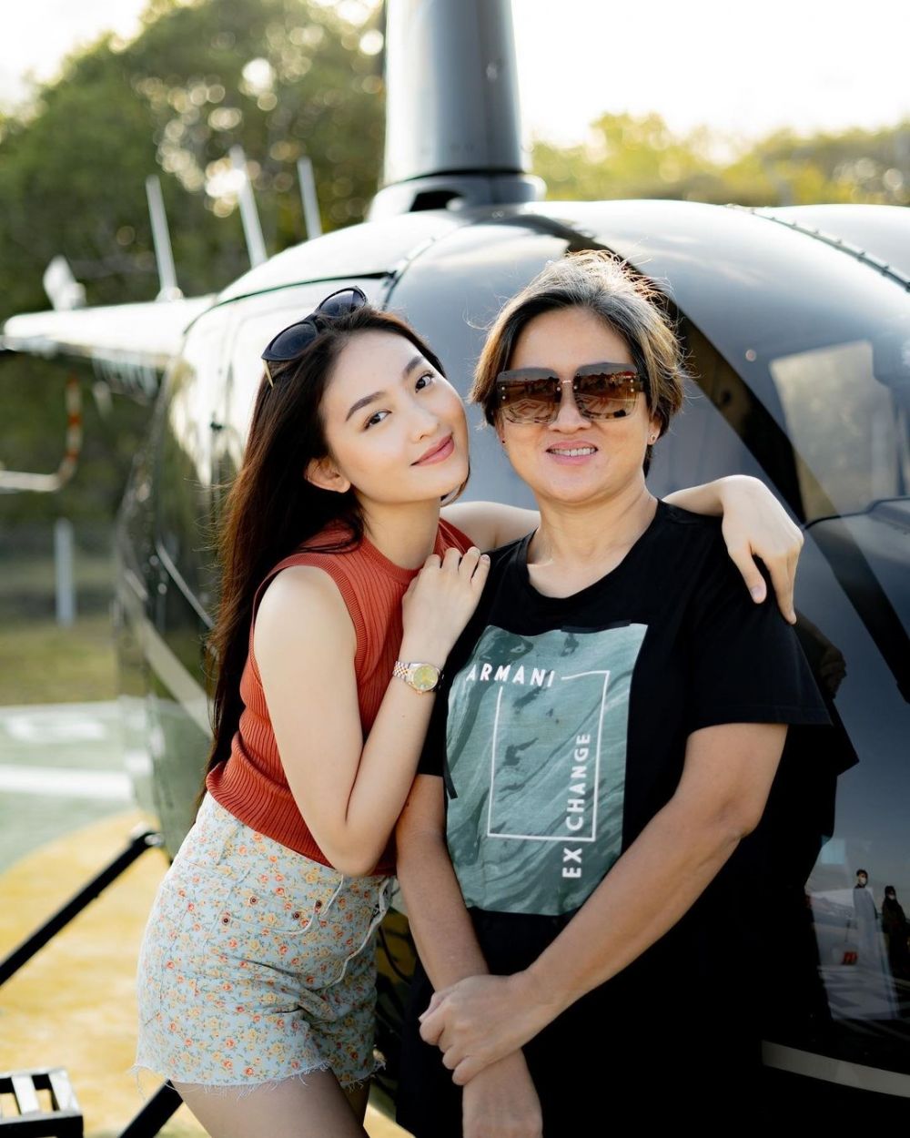 Bocah di iklan es lilin dulu huni rumah berdinding kayu kini jadi artis top, 11 potret terbarunya