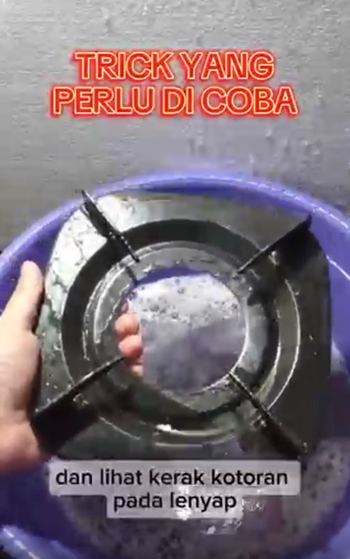 Tatakan kompor berkerak sekarang tak perlu direndam air panas, trik ini bikin bersih dengan cepat