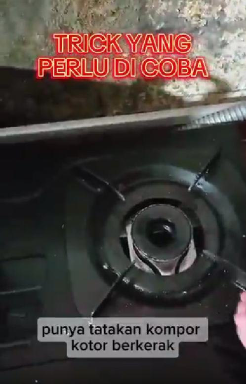 Tatakan kompor berkerak sekarang tak perlu direndam air panas, trik ini bikin bersih dengan cepat