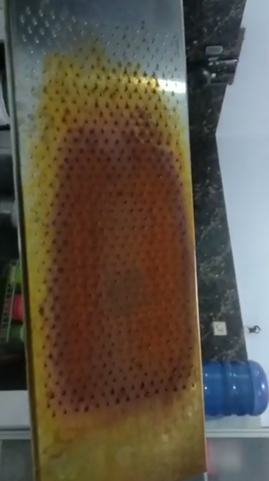 Noda kuning kunyit menempel di parutan, sekarang juga bersihkan pakai 2 bahan sederhana