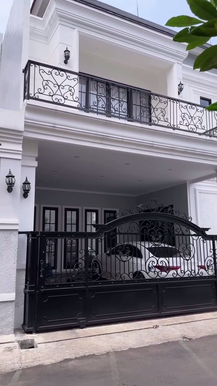 Bergaya American Classic Modern, ini 9 potret rumah baru Melody Prima, area makan dibuat semi outdoor