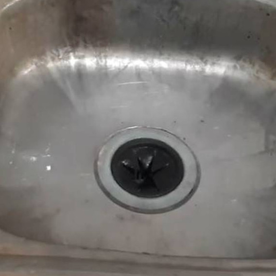 Tanpa ditaburi sitrun, ini cara atasi wastafel bau tak sedap dan kusam cuma modal 2 bahan dapur