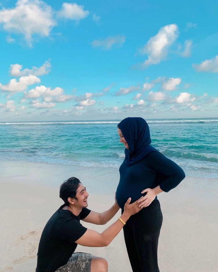 8 Tahun berumah tangga kini cerai, ini 9 potret kenangan Arya Saloka dan Putri Anne dari awal nikah