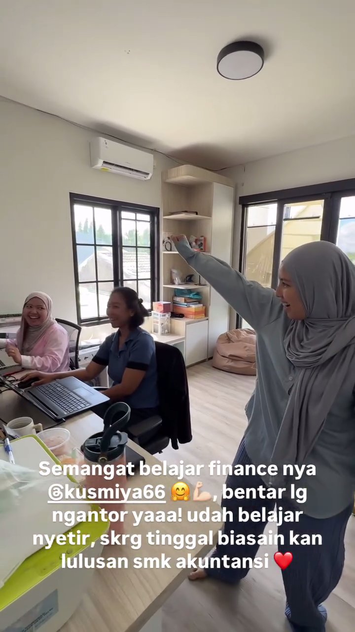 Dukung pengasuh anak lanjut kuliah, ini alasan Tya Ariestya arahkan asisten belajar finance