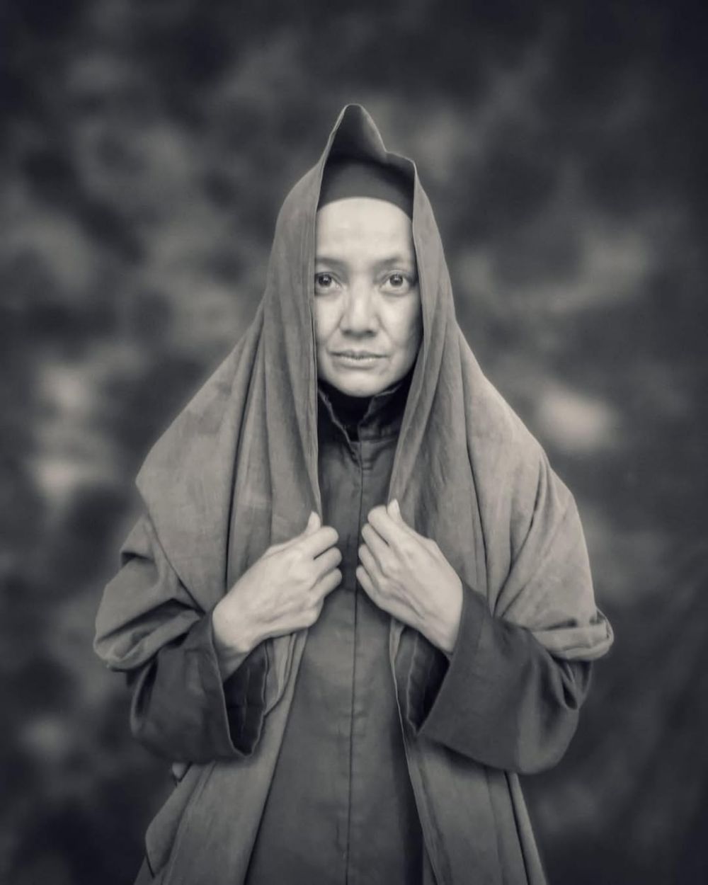 Wanita jadi model majalah ini kerap perankan karakter ibu di berbagai film, intip 9 potret terbarunya