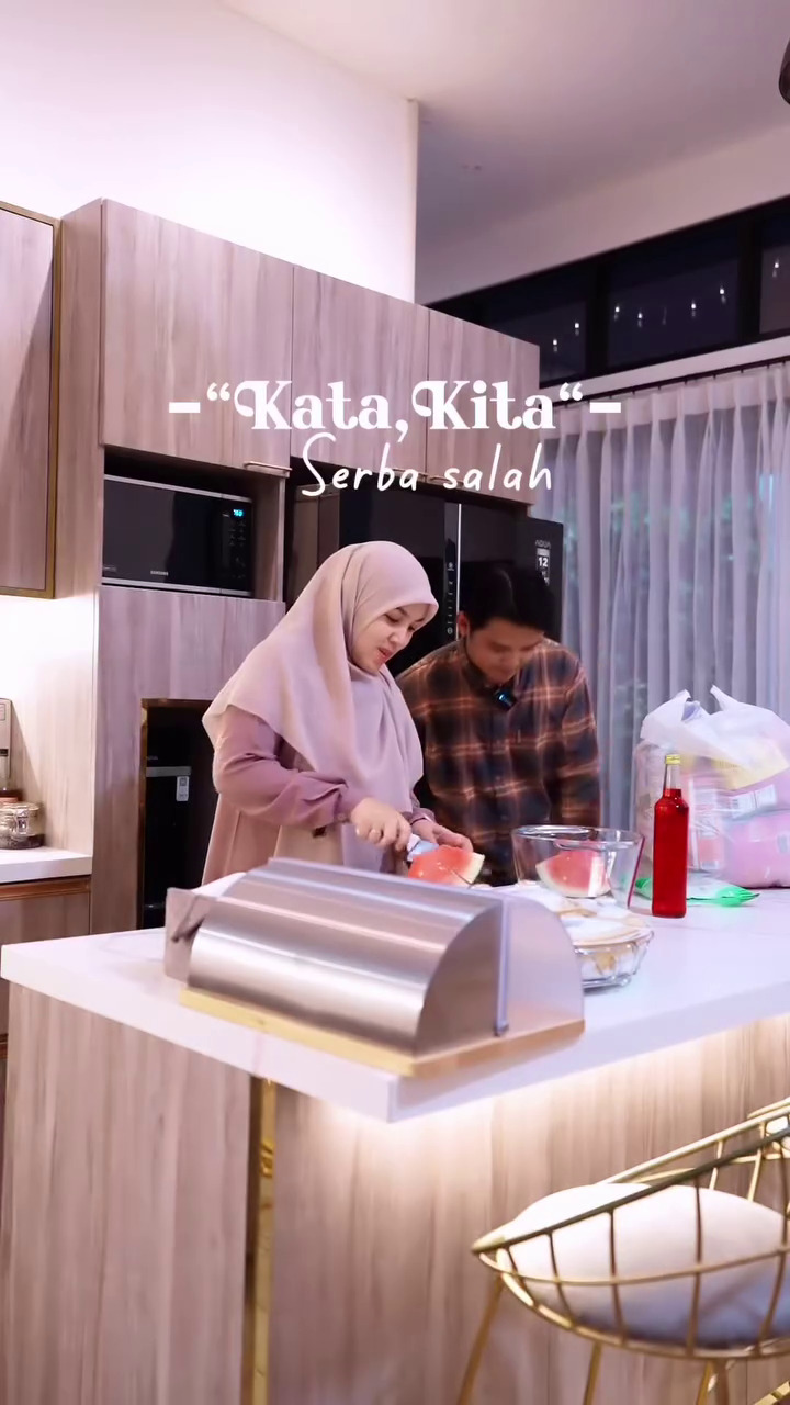 9 Potret dapur baru Ratu Annisa aktris sinetron kolosal Genta Buana, simpel tapi tampak mewah 