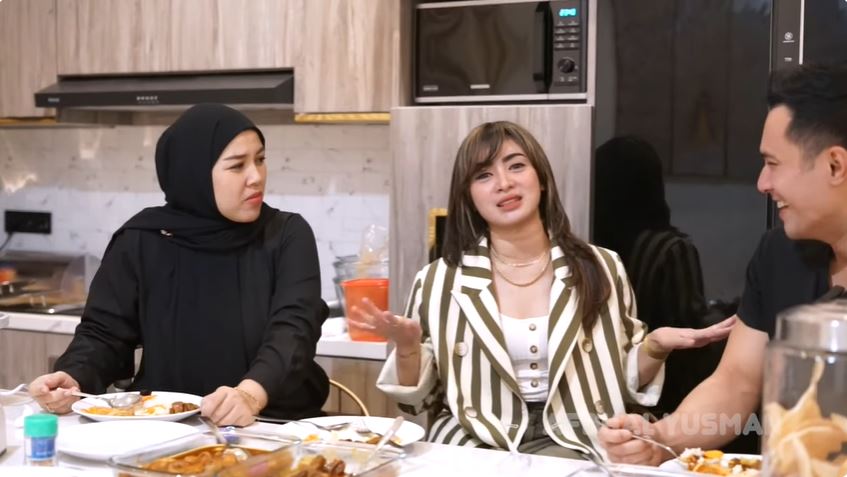 9 Potret dapur baru Ratu Annisa aktris sinetron kolosal Genta Buana, simpel tapi tampak mewah 