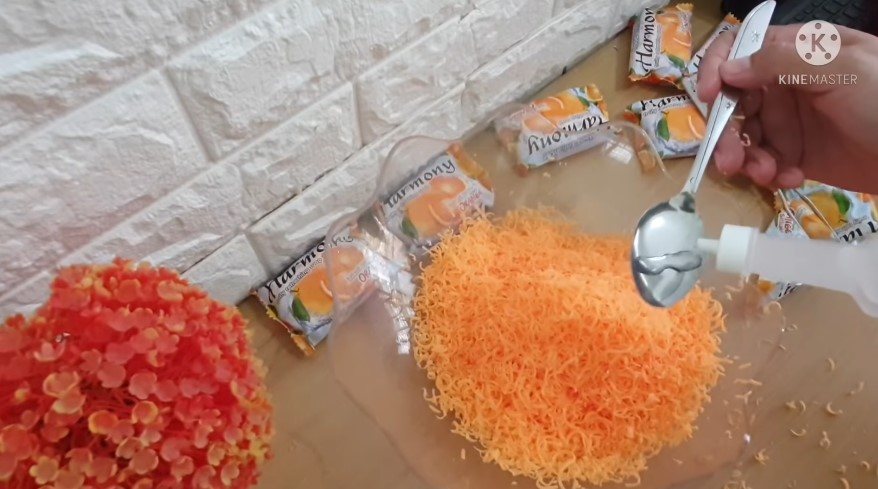 Kini tak perlu simpan kamper lagi, ini cara bikin lemari pakaian wangi bebas apek pakai 1 alat mandi