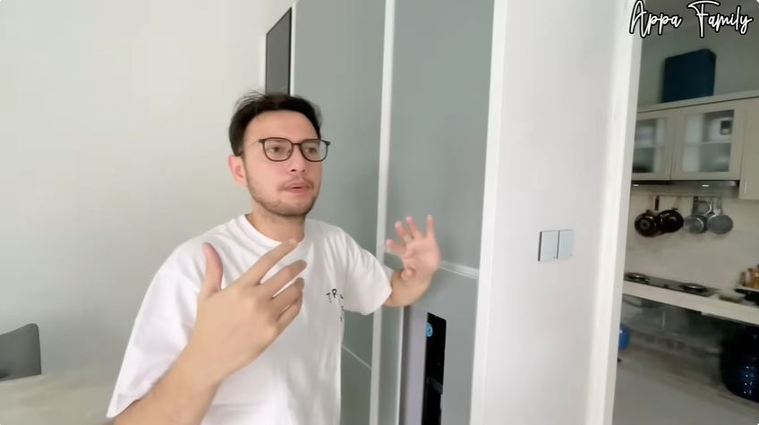9 Potret dapur baru Rifky Balweel simpel serba putih usai renovasi, letak kompornya bikin salah fokus