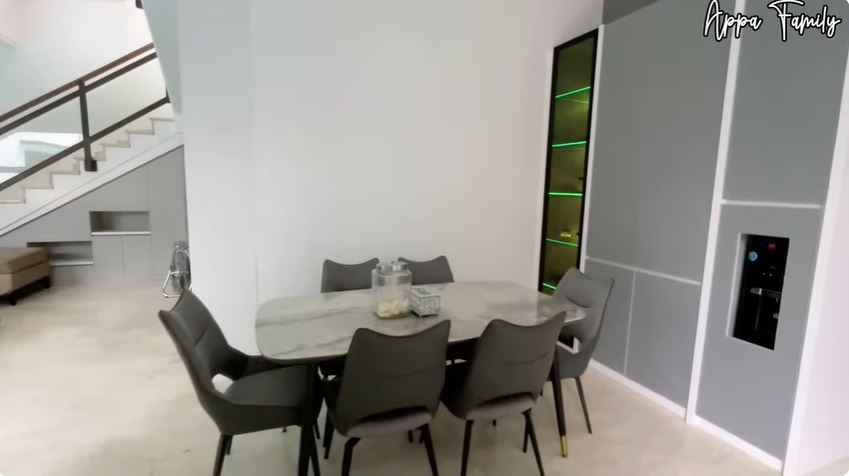 9 Potret dapur baru Rifky Balweel simpel serba putih usai renovasi, letak kompornya bikin salah fokus