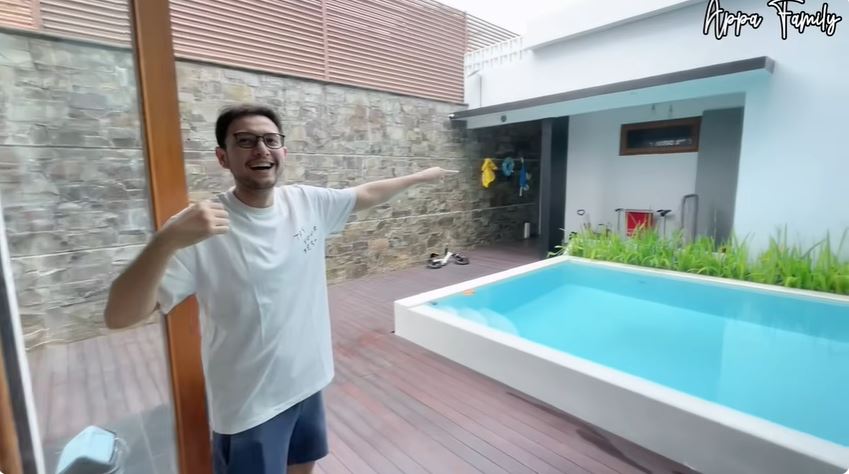 9 Potret dapur baru Rifky Balweel simpel serba putih usai renovasi, letak kompornya bikin salah fokus