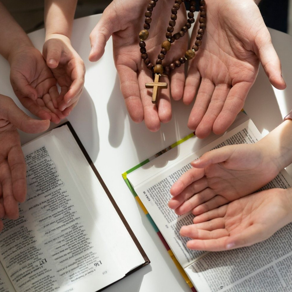 50 Kata-kata bijak Kamis Putih 2025 dalam bahasa Inggris dan artinya, menyentuh hati & penuh renungan