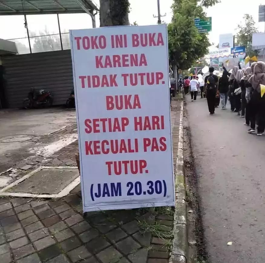13 Potret lucu tulisan pemberitahuan di warung ini bikin pembeli hembuskan nafas, ada aja alasannya